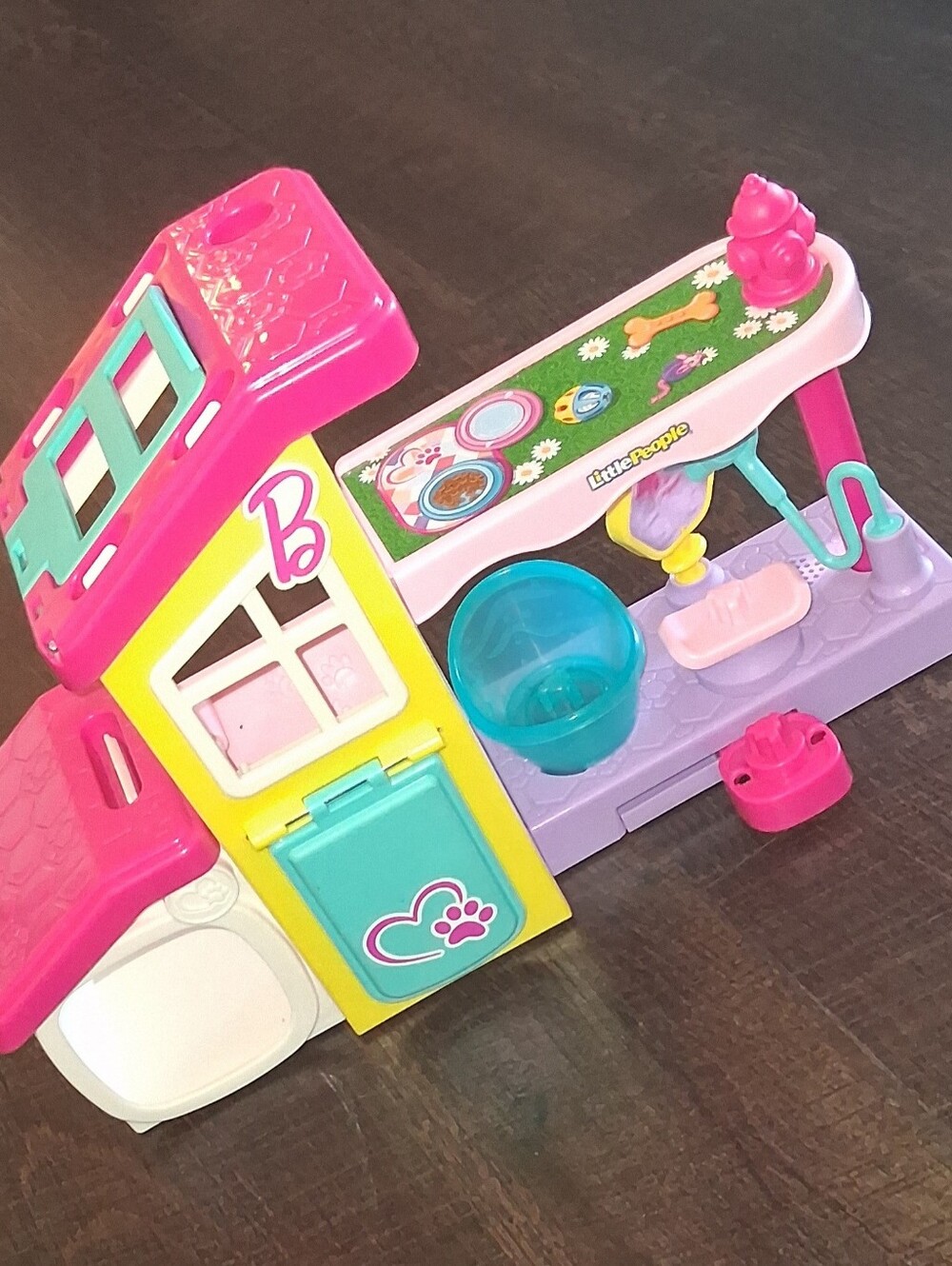 Fisher-Price Little People Barbie Play and Care Pet Spa playset